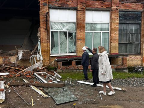 Снести нельзя эксплуатировать: судьбу частично развалившейся школы решают в Приморье