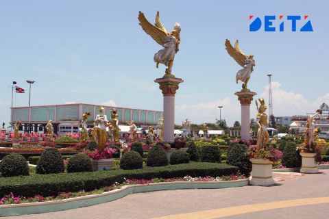 Спрос на туры по России упал вдвое