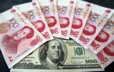 Можно пожалеть: россиян предостерегли от скупки юаней