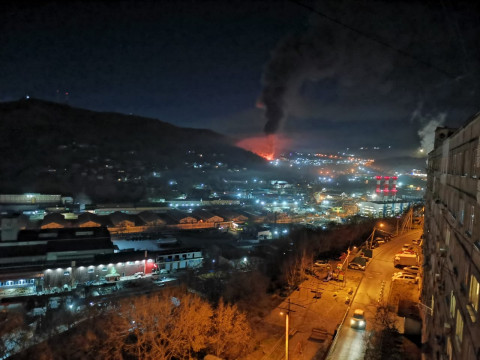 Ночной пожар уничтожил склад у «Китай-города»