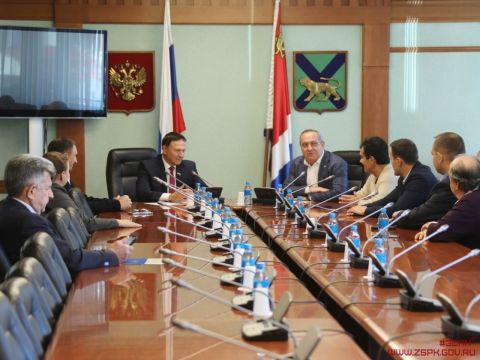 Приморские депутаты пообщались с сенатором 