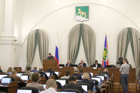 Дума Владивостока утвердила изменения в Устав города и скорректировала бюджет