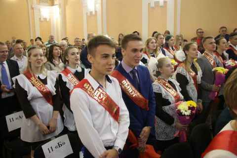 В школьные аттестаты добавят особые коды