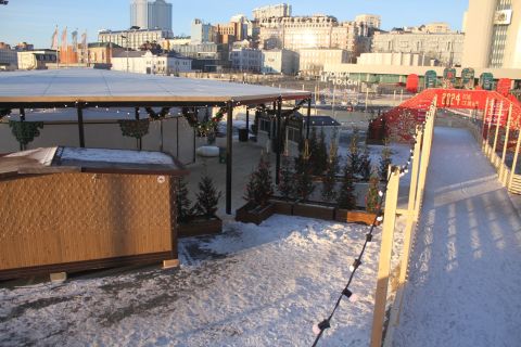 Фото-репортаж: Рай интроверта: 1 января на центральной площади Владивостока