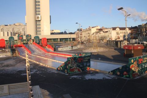 Фото-репортаж: Рай интроверта: 1 января на центральной площади Владивостока