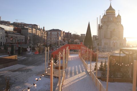 Фото-репортаж: Рай интроверта: 1 января на центральной площади Владивостока