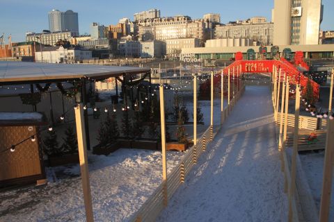 Фото-репортаж: Рай интроверта: 1 января на центральной площади Владивостока