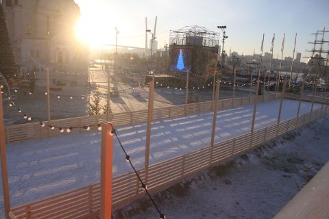 Фото-репортаж: Рай интроверта: 1 января на центральной площади Владивостока