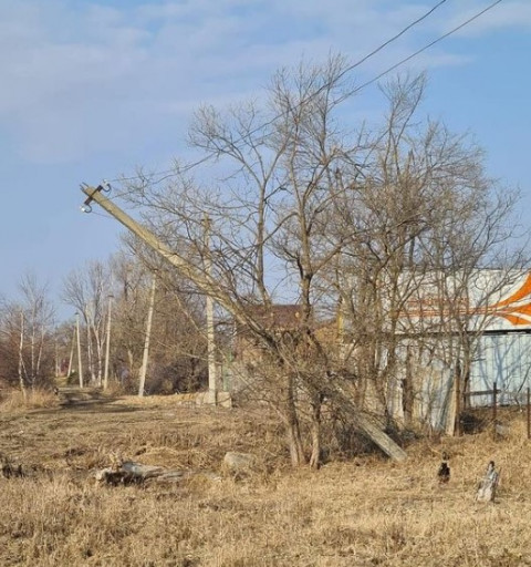 Фото-репортаж: Падающие столбы снова угрожают артёмовцам