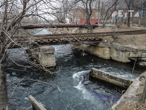 Фото-репортаж: Фекальная река у элитного ЖК: что не так в истории со Спортивной