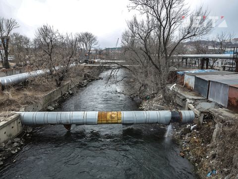 Фото-репортаж: Фекальная река у элитного ЖК: что не так в истории со Спортивной