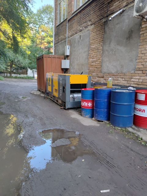 Фото-репортаж: Микрорайону Владивостока мешает спать генератор после коммунальной аварии