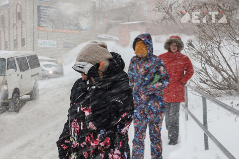 Фото-репортаж: Взаимовыручка и лопата: во Владивосток пришла зима