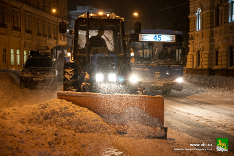 Фото-репортаж: Мэрия Владивостока привлекает дополнительные силы для уборки снега