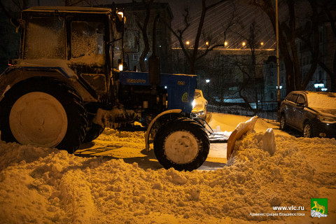 Фото-репортаж: Мэрия Владивостока привлекает дополнительные силы для уборки снега