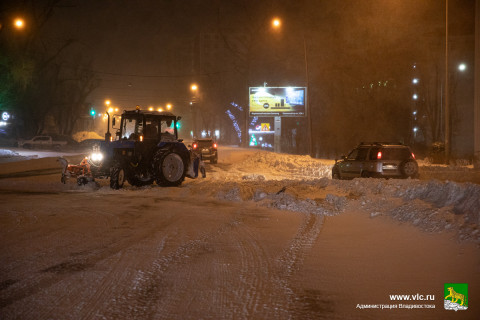 Фото-репортаж: Мэрия Владивостока привлекает дополнительные силы для уборки снега