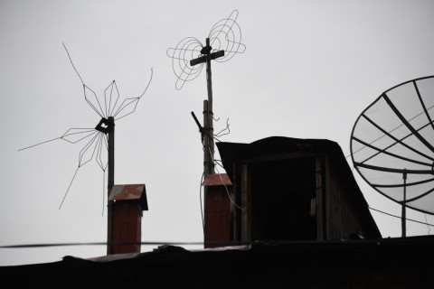 Фото-репортаж: Банки, вилки и обручи: на что приморцы ловят цифровое ТВ