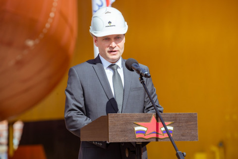 Фото-репортаж: «Звезда» спустила на воду второй танкер типа «Афрамакс»