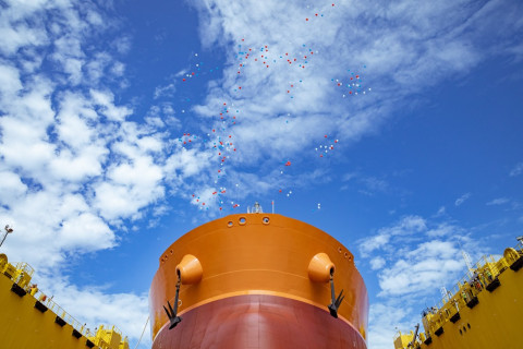 Фото-репортаж: «Звезда» спустила на воду второй танкер типа «Афрамакс»