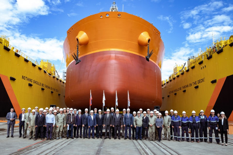 Фото-репортаж: «Звезда» спустила на воду второй танкер типа «Афрамакс»