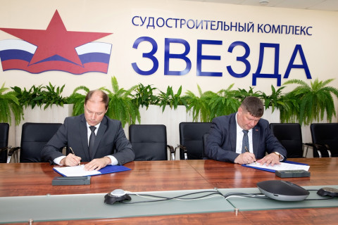 Фото-репортаж: «Звезда» спустила на воду второй танкер типа «Афрамакс»