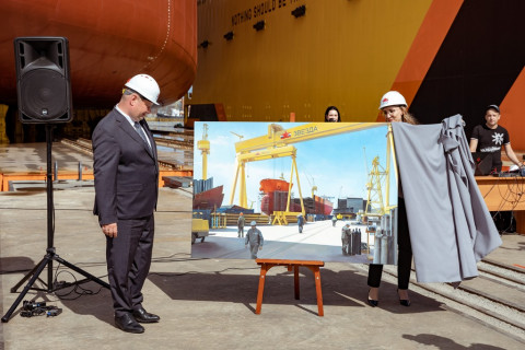 Фото-репортаж: «Звезда» спустила на воду второй танкер типа «Афрамакс»