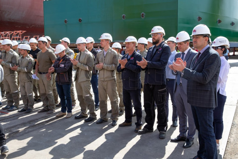 Фото-репортаж: «Звезда» спустила на воду второй танкер типа «Афрамакс»