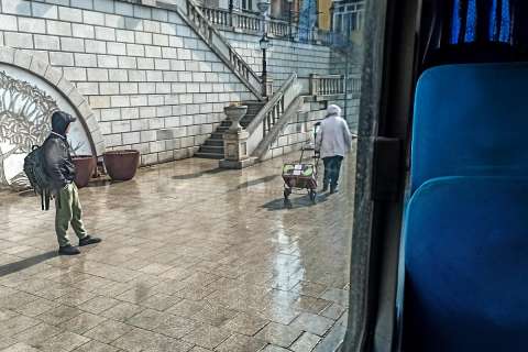 Фото-репортаж: Ребёнка войны не пустили в автобус во Владивостоке