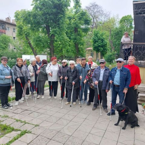 Фото-репортаж: «Умные помощники» из Владивостока учат обращаться с белой тростью