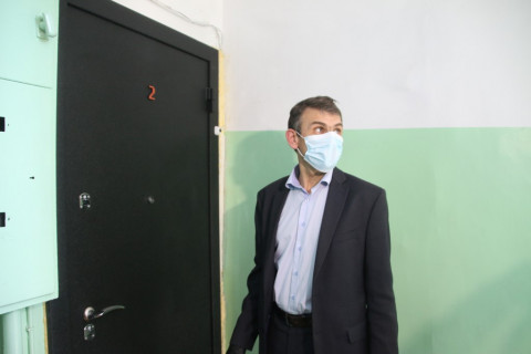 Фото-репортаж: Работу управляющих компаний города по обработке подъездов проверили во Владивостоке