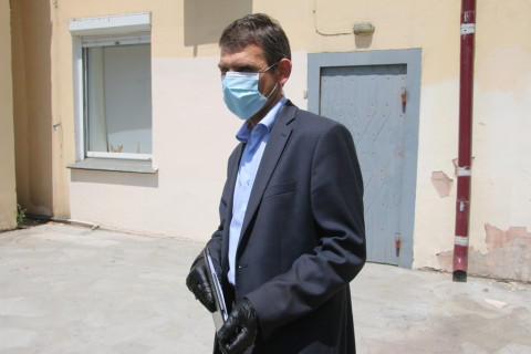 Фото-репортаж: Работу управляющих компаний города по обработке подъездов проверили во Владивостоке