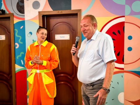 Фото-репортаж: НЗМУ собрал первоклашкам Находки школьный портфель