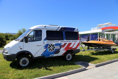 Фото-репортаж: Транспорт ВЭФ: от "Нивы" до БТР