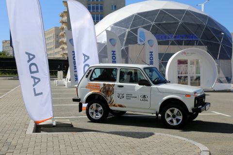 Фото-репортаж: Транспорт ВЭФ: от "Нивы" до БТР