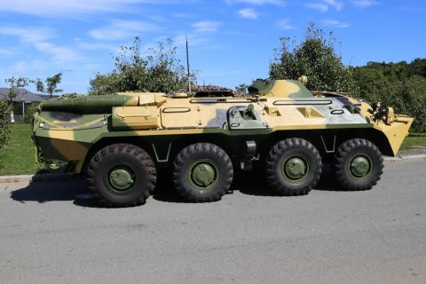 Фото-репортаж: Транспорт ВЭФ: от "Нивы" до БТР