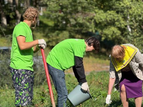 Фото-репортаж: Память поколений: НЗМУ помогает благоустроить новый сквер в Находке