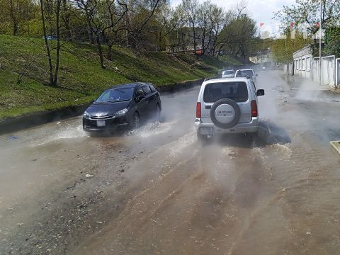 Фото-репортаж: Крупный порыв на теплотрассе ликвидируют во Владивостоке (ОБНОВЛЕНО В 16:28)