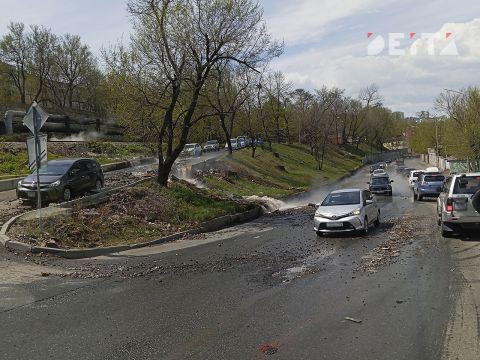 Фото-репортаж: Крупный порыв на теплотрассе ликвидируют во Владивостоке (ОБНОВЛЕНО В 16:28)
