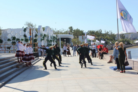 Фото-репортаж: "Улицу Дальнего Востока" торжественно открыли на острове Русском