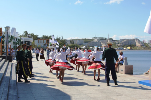 Фото-репортаж: "Улицу Дальнего Востока" торжественно открыли на острове Русском