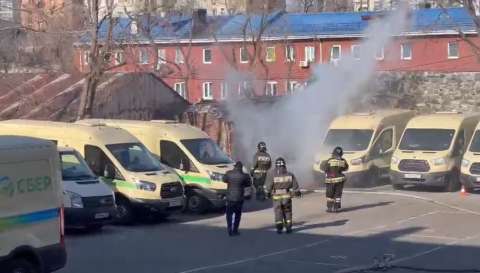 Фото-репортаж: Броневик Сбербанка горит во Владивостоке