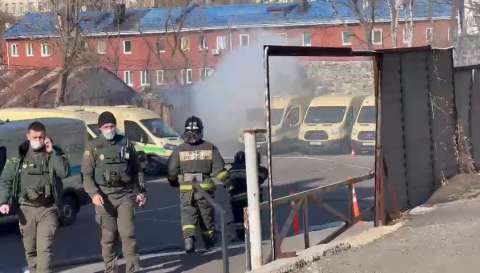 Фото-репортаж: Броневик Сбербанка горит во Владивостоке