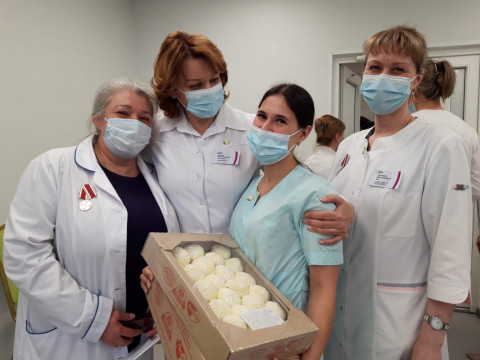 Фото-репортаж: Открывшейся после ремонта поликлинике во Владивостоке депутаты подарили стиральную машину и поздравили женщин врачей с наступающим 8 Марта