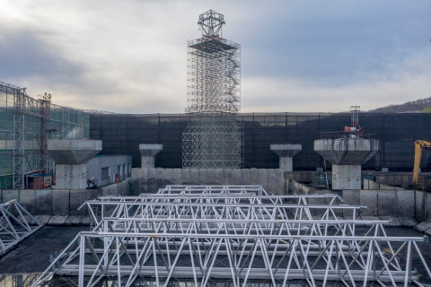 Фото-репортаж: Ключ к навесу: строители уникального для портов Дальнего Востока защитного сооружения готовы к монтажу