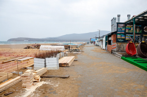 Фото-репортаж: Власти рассказали, когда главный пляж Владивостока приведут в порядок