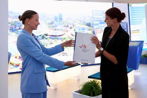 Фото-репортаж: Викторина для участников ВЭФ проходит в павильоне Минвостокразвития