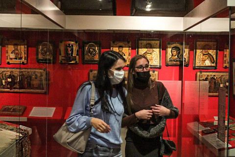 Фото-репортаж: Зрители рассказали, зачем пришли на «Ночь искусств» в картинную галерею  