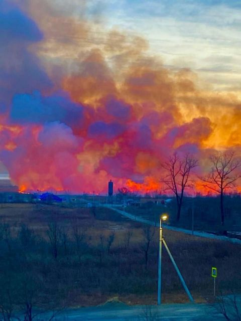 Фото-репортаж: Пожар чуть не уничтожил газовый терминал в Приморье