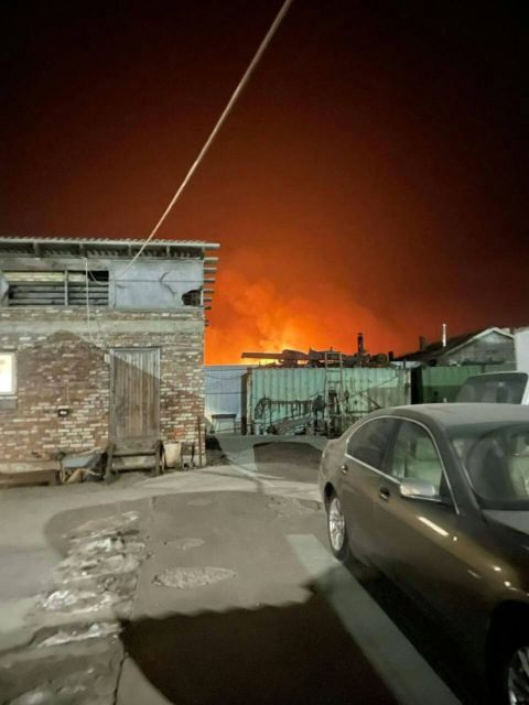 Фото-репортаж: Пожар чуть не уничтожил газовый терминал в Приморье