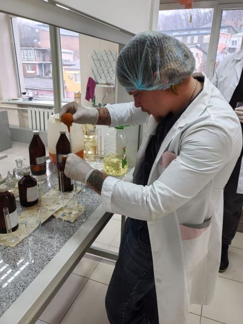 Фото-репортаж: Стажеры-аппаратчики НЗМУ изучают практику в Кингисеппе